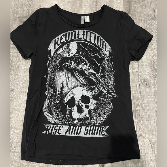 Divded Tshirt - Picture 1 of 3